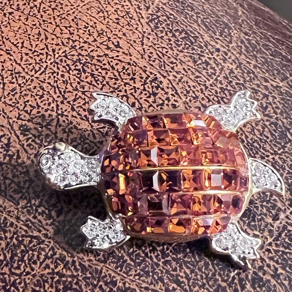 Kenneth Jay Lane Vintage sparkling Turtle Brooch - Picture 4 of 5